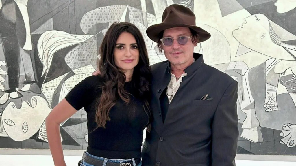 Penélope Cruz y Jonny Deep posan junto al "Guernica" de Picasso elsiglo.com.ve