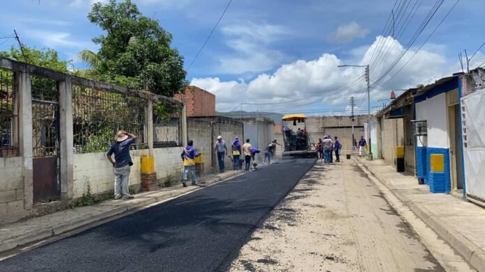 Colocadas más de 5 mil toneladas de asfalto en Alí Primera de Cagua