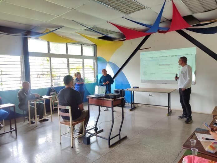 La iniciativa, coordinada por la Dirección de Ambiente municipal siguiendo las directrices del Ejecutivo Municipal, busca capacitar a los habitantes en técnicas sostenibles e innovadoras, con el respaldo de instituciones científicas y tecnológicas nacionales.