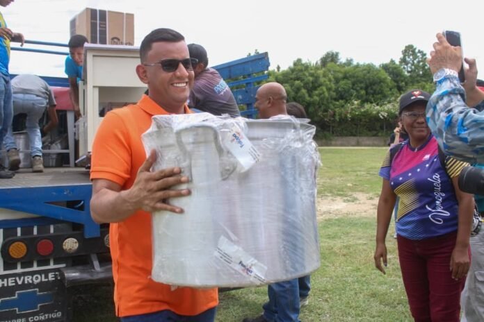 UEN La Casona II en Mariño recibió dotación de implementos escolares UEN La Casona II en Mariño recibió dotación de implementos escolares