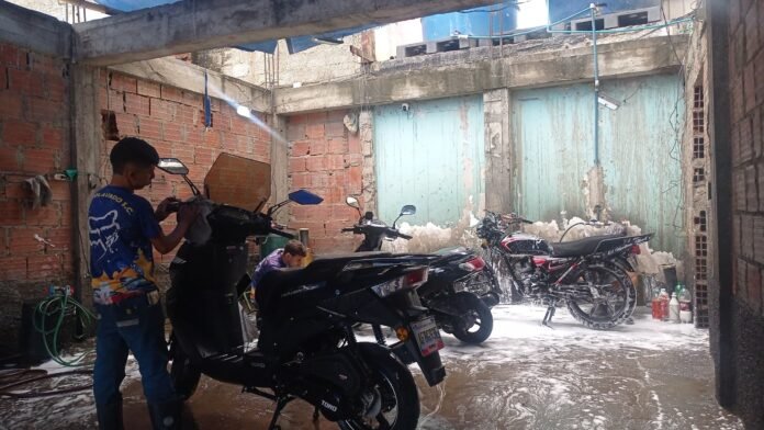 Así lo expresaron varios representantes del sector, quienes coinciden en que el cuidado del vehículo sigue siendo una prioridad para buena parte de la población, incluso en épocas donde el clima representa un reto adicional.