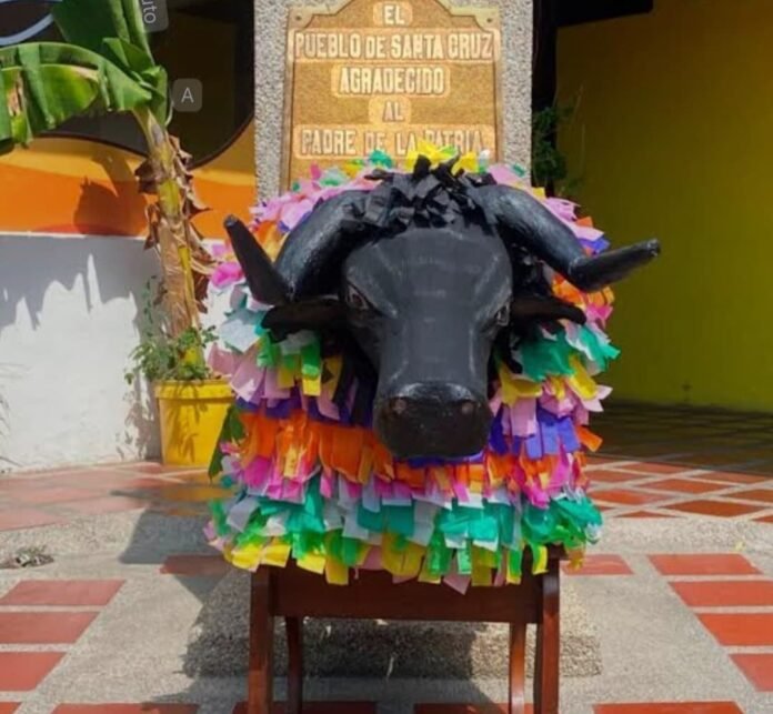 El Toro de Colores cumple 105 años y su magia se multiplica