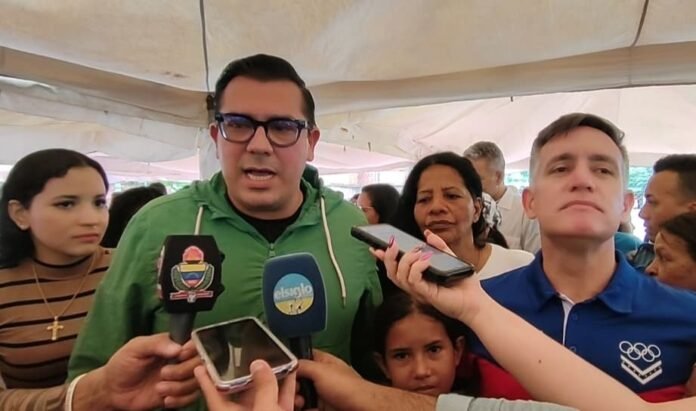 Ministro del Deporte visitó la Comuna Paula Correa en Revenga