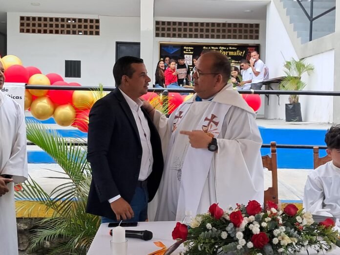 La Unerg conmemoró el XX aniversario del Área de Ciencias Políticas y Jurídicas Es necesario resaltar que esta conmemoración tiene como objetivo destacar la importancia del área, como escuela formadora de profesionales, comprometidos con promover la justicia y derechos sociales de la nación, además, de celebrar los logros obtenidos en el área, bajo la dirección del rector César Gómez, como la apertura de la Sala de Juicio, Dr. Juan Marín Laya, inaugurada gracias al trabajo entrelazado entre la Federación de Centros Universitarios (FCU) y autoridades académicas.