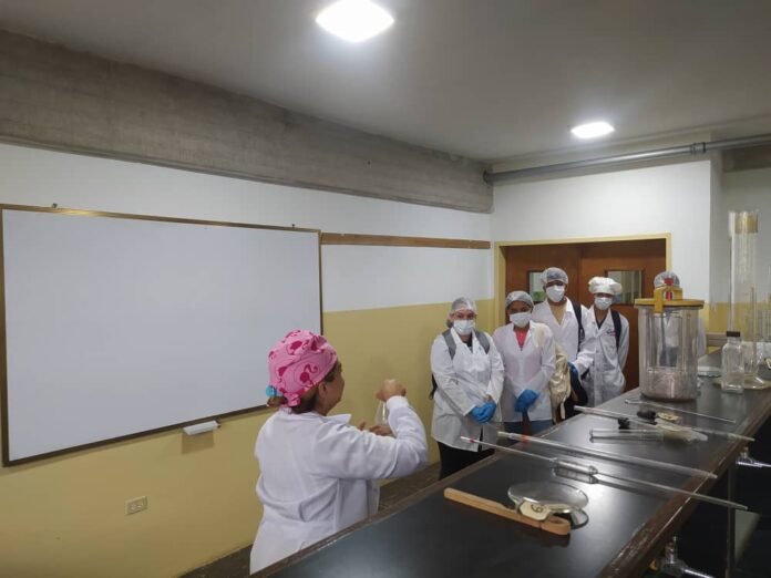 Esta actividad se realiza bajo el cumplimiento del vértice Academia e Investigación del Plan Unerg Caminos y Horizontes 2023-2030 implementado por el rector Dr. César Gómez y puesto en práctica por demás autoridades universitarias, así como la decana M.V. Kristy Mendoza y el coordinador territorial Ronald Zerpa, quienes fomentan la cooperación académica entre instituciones.