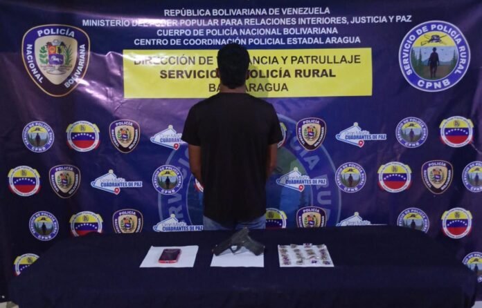 Fuentes oficiales confirmaron que el detenido fue identificado como Marcelo Jonathan Hernández Medina, conocido con el alias "El Marcelo", y el procedimiento se efectuó en la carretera Troncal 11 cruce con calle 23 de Enero de dicha localidad.