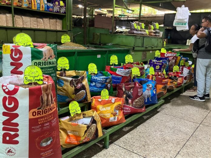 Incertidumbre del dólar paralelo afecta el comercio de alimentos para mascotas