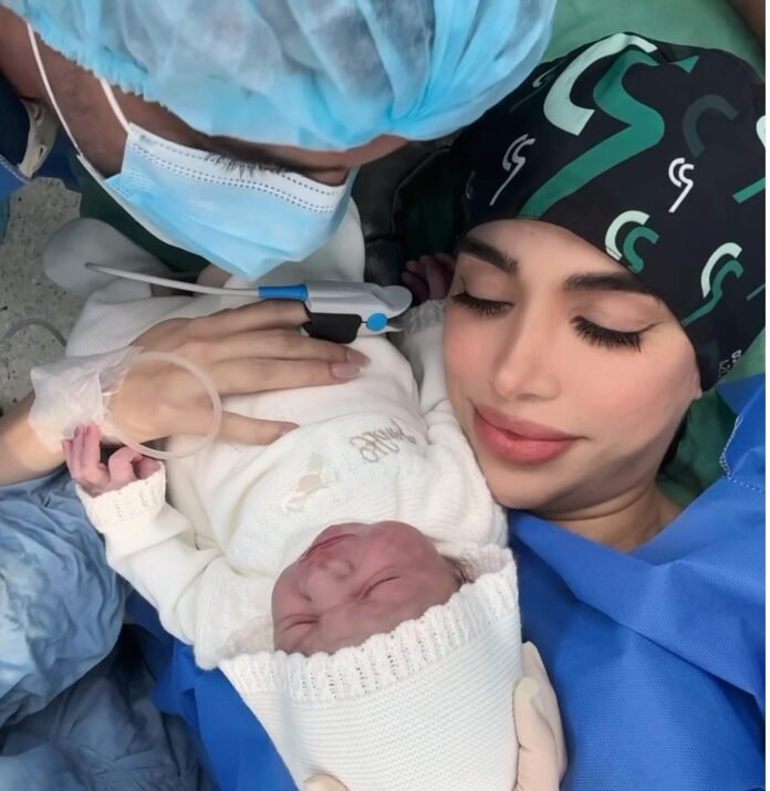 La influencer Surthycooks comparte fotos del nacimiento de su tercer hijo