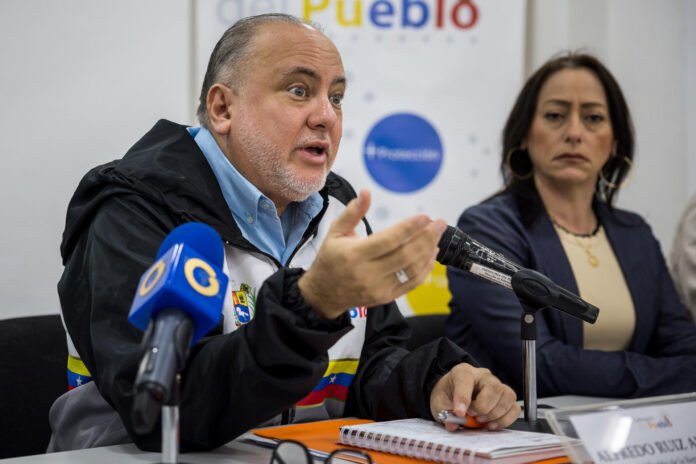 Defensoría del Pueblo venezolano pide unión mundial para liberar a presos en El Salvador