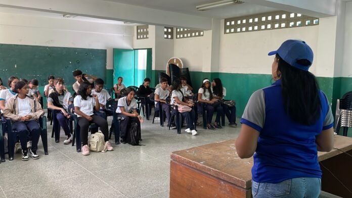 Universidad "Humberto Fernández Morán" siembra oportunidades en las aulas