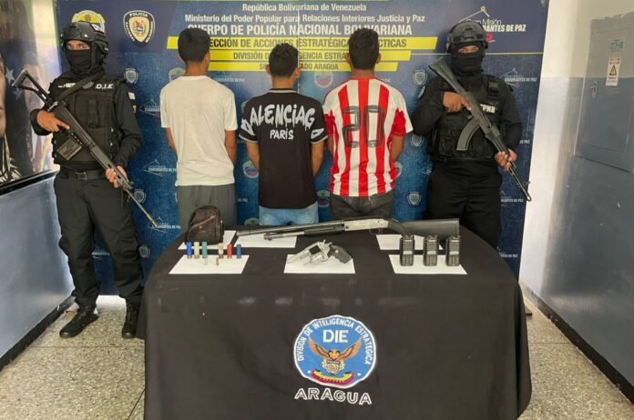 Según fuentes oficiales, la comisión policial de dicha institución realizaba trabajos de campo en la referida comunidad, y al parecer ubicaron a tres hombres que estaban siendo señalados de formar parte de una organización criminal.