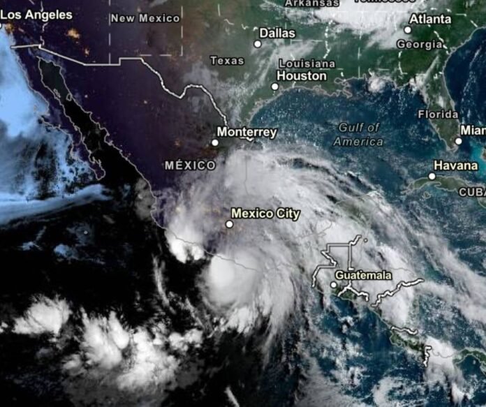 Huracán Erick alcanzó categoría 4 antes de su inminente impacto en costas del sur de México