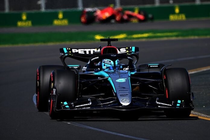 Russell, de 27 años, que había salido desde la 'pole', logró su cuarto triunfo en la F1, el primero del año, al imponerse por delante del cuádruple campeón mundial neerlandés Max Verstappen (Red Bull) y del otro Mercedes, el del joven debutante italiano Andrea Kimi Antonelli, que, a los 18 años, logró su primer podio en la categoría reina.