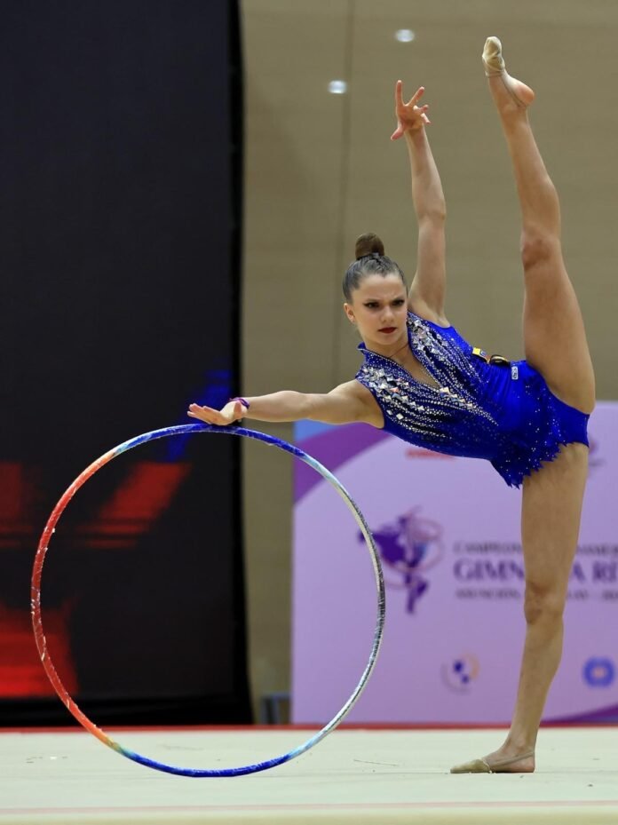 Jimena Domínguez: "La clave fue la buena actitud" Jimena Domínguez culminó octava en la final de cinta con 22.750 puntos y octava en mazas con 24.200. "Realmente estoy muy feliz porque es una categoría nueva y acabo de pasar a senior. Hace cinco meses era júnior. Y para ser una nueva categoría estoy muy feliz con los resultados", destacó la gimnasta de su actuación en Asunción, Paraguay.