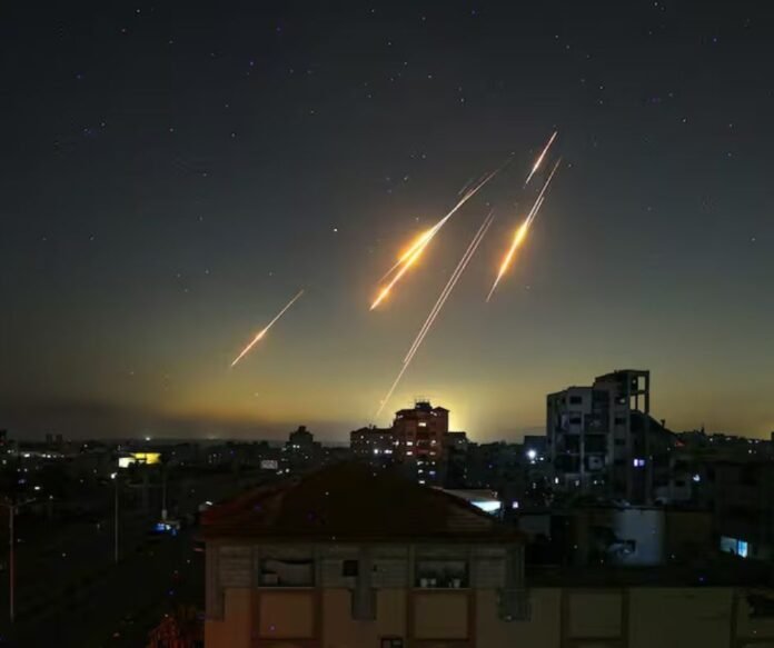 Israel asegura que atacó lanzamisiles y radares en el suroeste de Irán