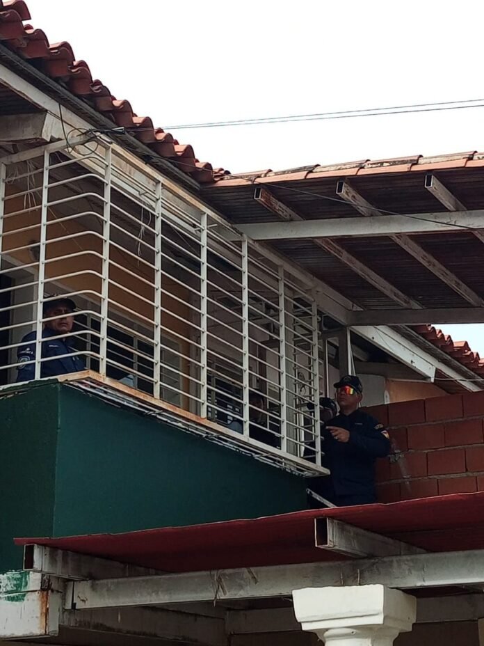 De acuerdo con la información suministrada, el deceso del chico fue reportado a las 4:00 p.m., específicamente en la vivienda N° 63-C del sector F de BAEL.