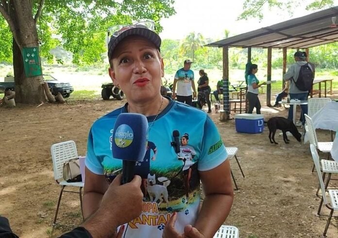 La Cani Cross de Aragua unió a familias y sus mascotas Desde tempranas horas de la mañana, familias enteras acudieron al evento con sus fieles compañeros de cuatro patas, dispuestos a participar o simplemente a compartir un espacio donde la conexión humano-animal fue protagonista. La carrera principal un recorrido de 2.5 kilómetros, de desarrolló en un ambiente de entusiasmo, cooperación y espíritu deportivo, en el que cada dupla humano-perro fortaleció lazos a través del ejercicio compartido.