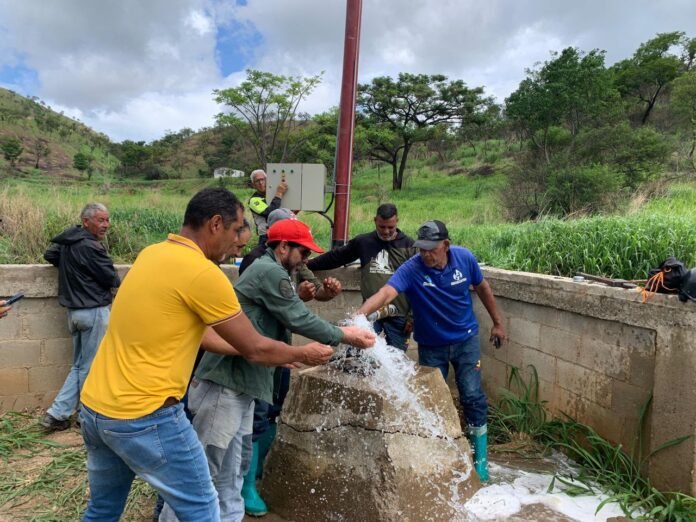 Reactivaron pozo de agua en la comunidad de Los Budares Musa Abohilow, vecino de la zona, informó que el referido pozo tenía cerca de 30 años fuera de servicio, por lo cual la comunidad en asamblea acordó elaborar un proyecto para su reactivación y con el apoyo del Gobierno Municipal se hizo posible.