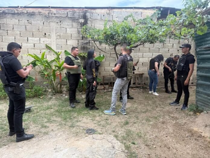 Abatidos dos peligrosos delincuentes en Zamora Según fuentes oficiales, los peligrosos criminales fueron identificados como Damián Enrique Pérez Navas y Lerwis Alfonso Escobar Mendoza.